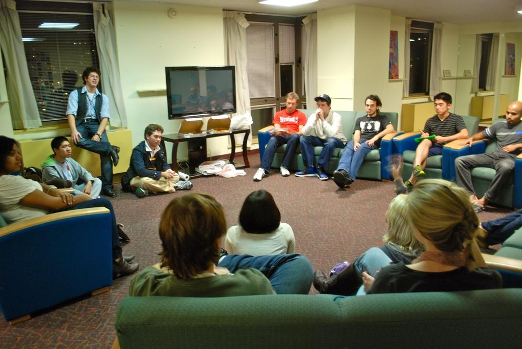 FCLC Students gather in McMahon Hall's 8th Floor Lounge to share their concerns about Res Life policies. (Maddy Chambers/The Observer)