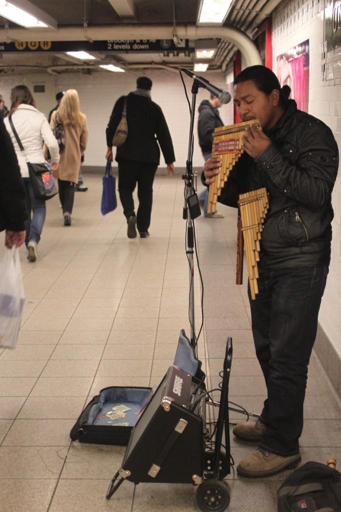 A performer busking at Union Square fills the station with music. (sara Azoulay/The Observer)
