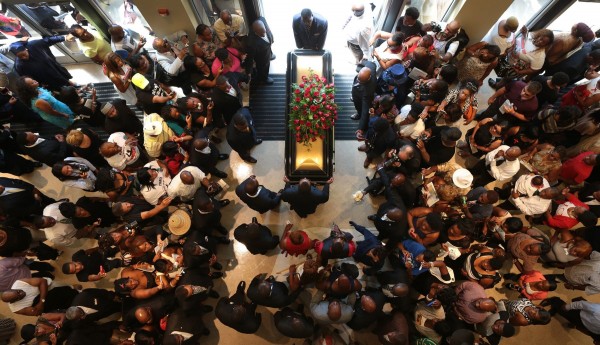 The+casket+of+Michael+Brown+exits+Friendly+Temple+Missionary+Baptist+Church+at+the+end+of+his+funeral+on+Monday%2C+Aug.+25%2C+2014.+%28Robert+Cohen%2FSt.+Louis+Post-Dispatch%2FMCT%29