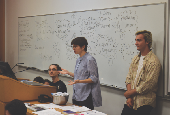 Members of SAGES gathered on Sept. 7 to inform freshmen about resources they weren't provided with during Orientation. (Lena Rose/ The Observer)