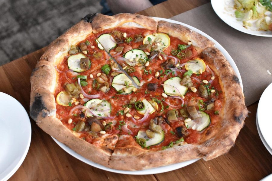 Vegan+pizza+is+just+one+of+the+delicious+vegan+dishes+you+can+find+off-campus.