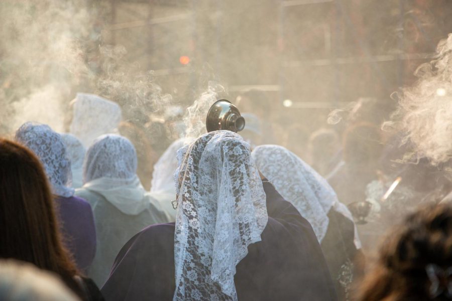 The celebratory sound of horns and the strong smell of incense dominated the Lincoln Center area on Oct. 27 in observation of Señor de los Milagros, a historic Peruvian tradition.