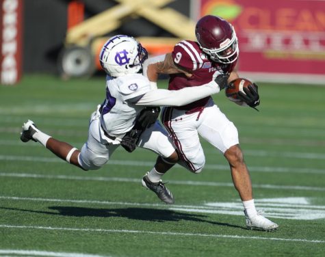 Football Suffers Fourth Quarter Collapse Against Holy Cross
