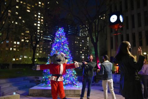 The Ram mascot and USG Vice President in front of the tree