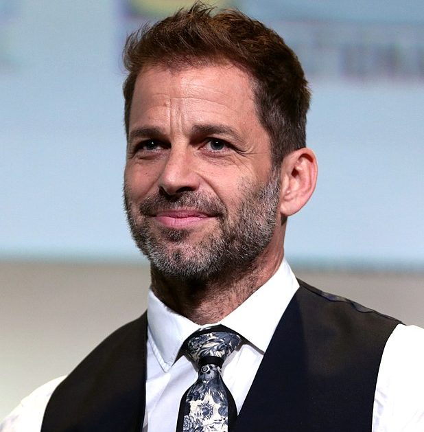Justice+League+director+Zack+Snyder+posing+at+a+press+event.