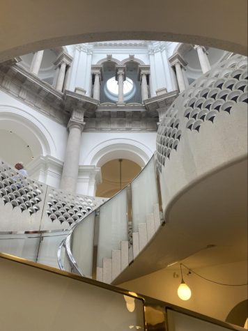 the tate britain in london, white color and bright aisleway and hallway