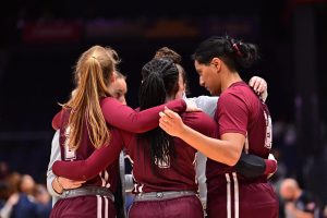 womens basketball players in a huddle