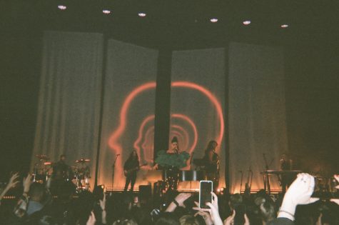 head shape showing on backdrop at concert at terminal 5