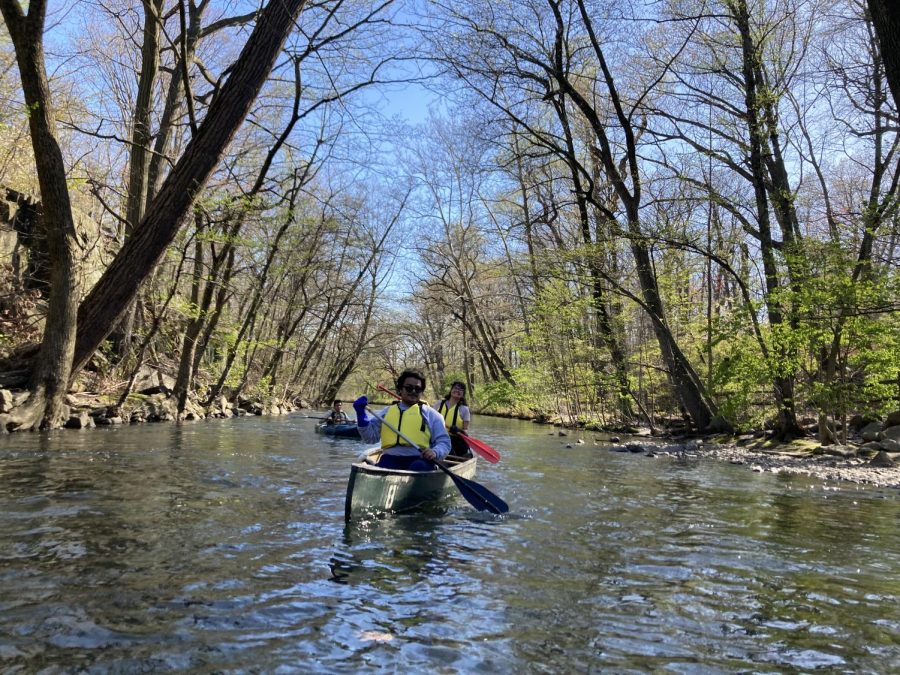 bronx river alliance and environmental club canoeing on the bronx river