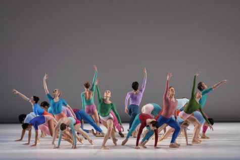 The simple colors of the dancers’ outfits evoked 1900s cinema while sticking to the NYCB’s simplistic styling.