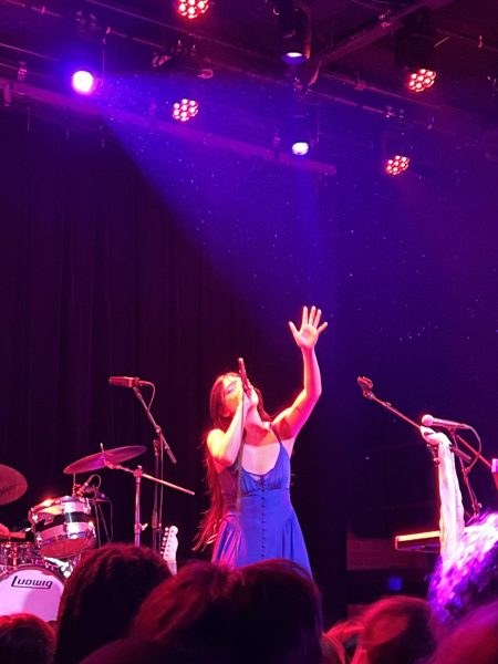 New York City’s alt-pop artist, Sarah Kinsley captivates the audience at Music Hall of Williamsburg with her dreamy instrumentals and alluring vocals. 