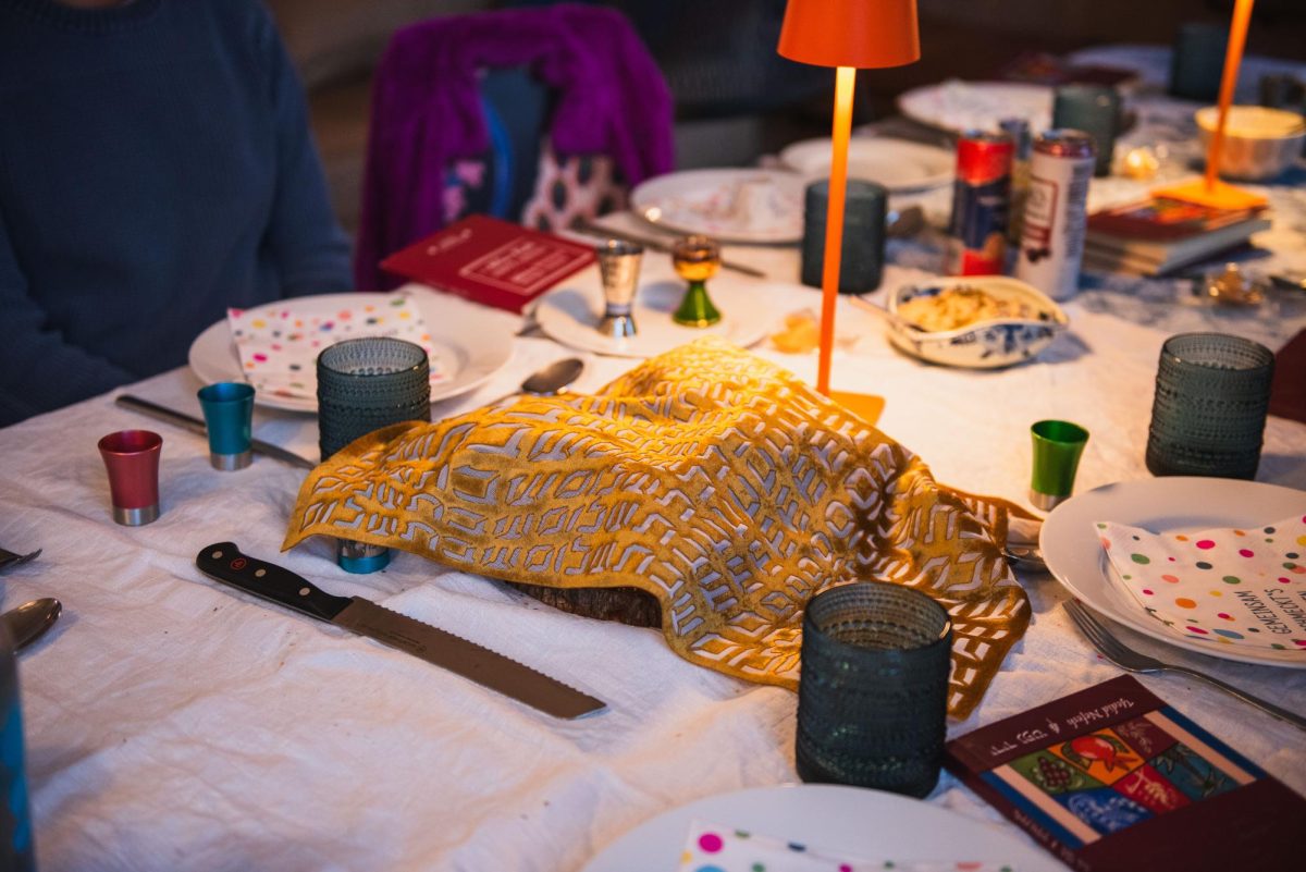 Attendees at Rabbi Katja Vehlow’s Shabbat dinner connected through food and prayer.